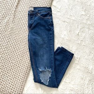 Free People High Rise Distressed Skinny Jean 28